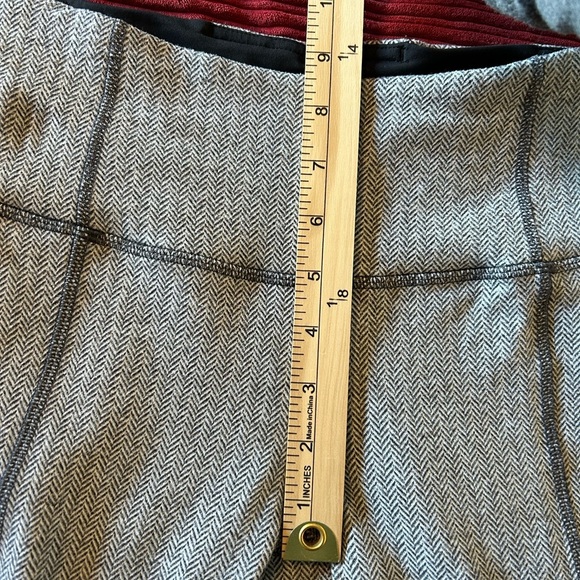 Lululemon Turn Around Tight Heathered Herringbone. Size 4. - Picture 13 of 16